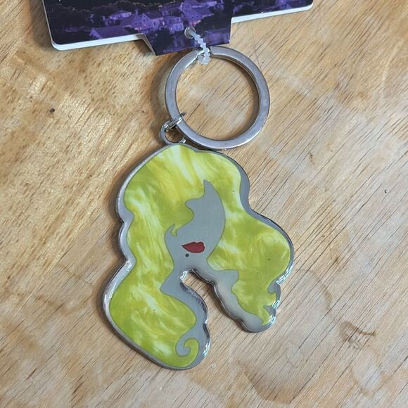 Disney’s Hocus Pocus “Sarah” Sarah Jessica Parker Halloween Witch Keychain - Picture 2 of 5